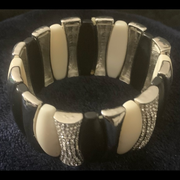 Jewelry - Pre-owned, gently used stretch black, white and silver sparkle bracelet.